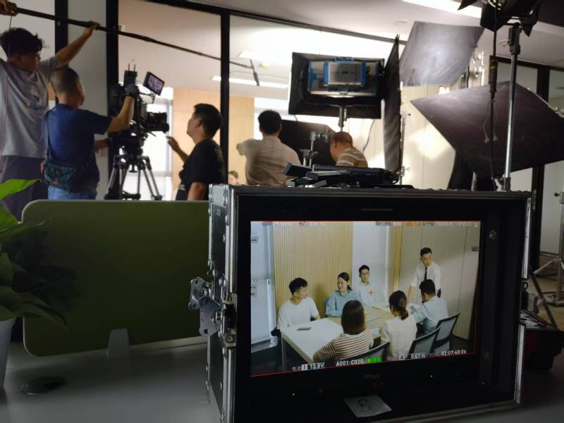 安丘市TVC拍摄公司：科技产品视觉化大师，诠释未来感与功能美学